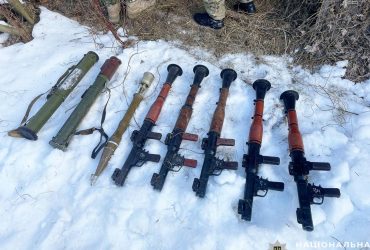 Відлуння окупації: на Чернігівщині знайшли схрон з арсеналом зброї та боєприпасів (фото)