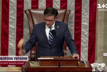 Джо Байден закликав Майка Джонсона негайно поставити на голосування допомогу для України