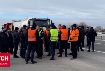 Карма на кордоні: українські водії почали блокувати поляків на фурах