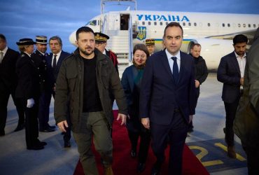 Зеленський прибув до Франції: на черзі нова історична угода (відео)