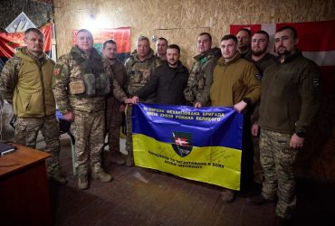 Зеленский побывал на передовых позициях Сил обороны под Купянском (фото, видео)