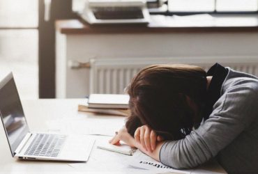 Чому під час стресу набирається вага: чітка відповідь дієтологів