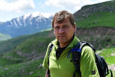 Радоваться ярким закатам солнца не стоит... Природа этой красоты связана со взрывами, - эколог Владислав Балинский