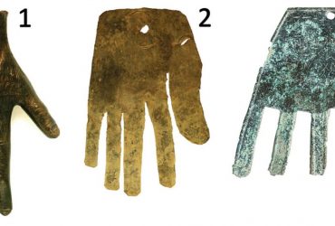 В Іспанії знайшли загадкову бронзову руку з таємними написами (фото)