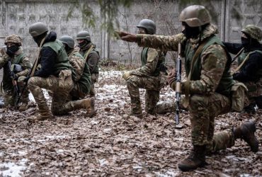 Нам потрібні всі: виснажена українська армія пробує новий стиль рекрутингу, - WSJ