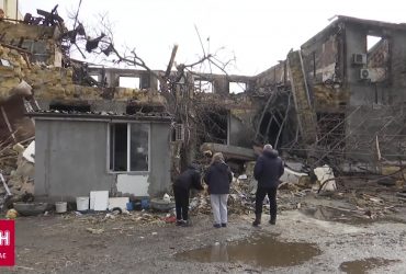 Вибух за кілька метрів: одеситка вилізла зі "сторожової будки" через вікно - а потім повернулася