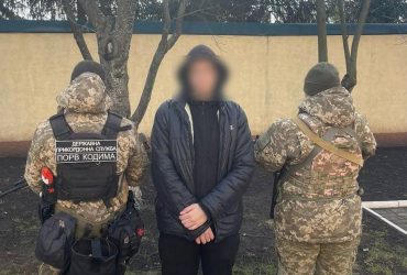Тікав у Молдову, але зустрів вовків: прикордонники знімали з дерева ухилянта-невдаху