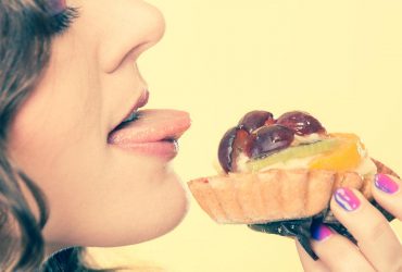 Британка схвилювала мережу одвічним запитанням: як перестати об'їдатися на ніч?