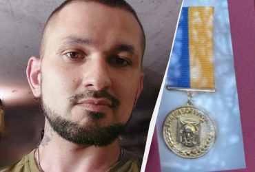 УПЦ позбавила бійця ЗСУ нагороди через орієнтацію: у мережі влаштували флешмоб