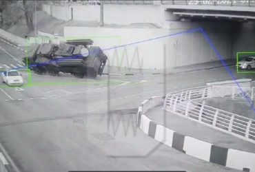 Прилег отдохнуть: в Сочи перевернулся Панцирь-С1 (видео)