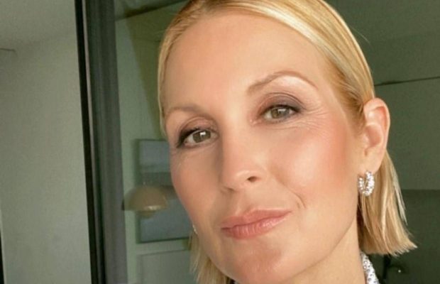 "Дякую, що підтримуєте українських дизайнерів": зірка "Пліткарки" замилувала сукнею від українського бренду