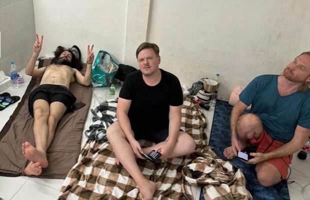 Моторошне видовище: Бі-2 показали кадри з в'язниці в Таїланді (відео)