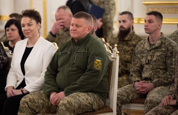 Жена Залужного в трендовом костюме произвела фурор (фото)