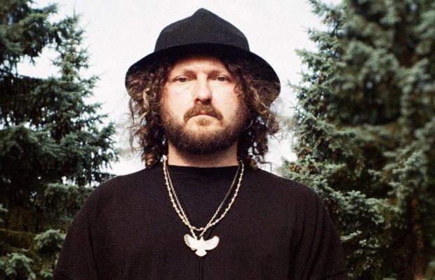 Відомий український співак розповів про дітей, які ростуть без нього: "Плачу доволі часто"