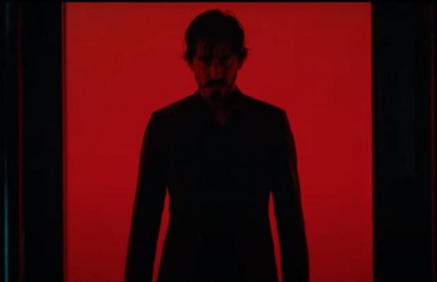 Режиссерский дебют Дева Пателя "Манкимен" покажут в Украине: смотрим первый тизер