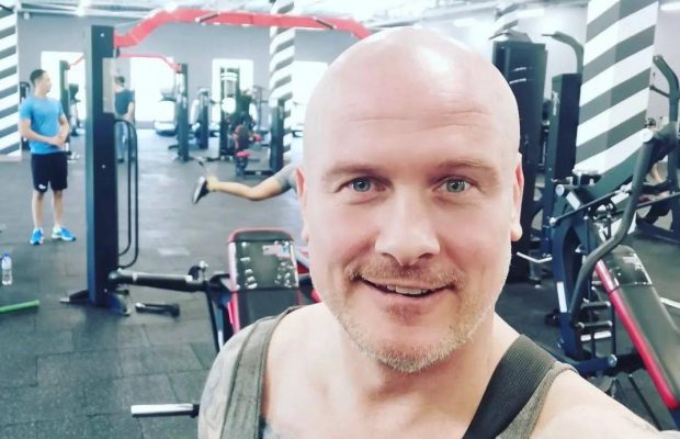 "Життя продовжується": В'ячеслава Узелкова прооперували