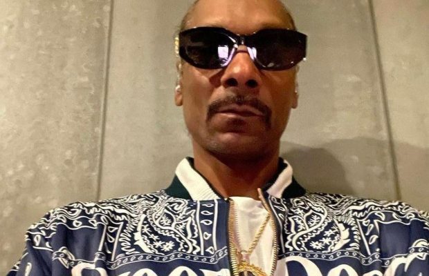 "Це так важливо для українців": репер Snoop Dogg одягнув прикрасу з українською символікою