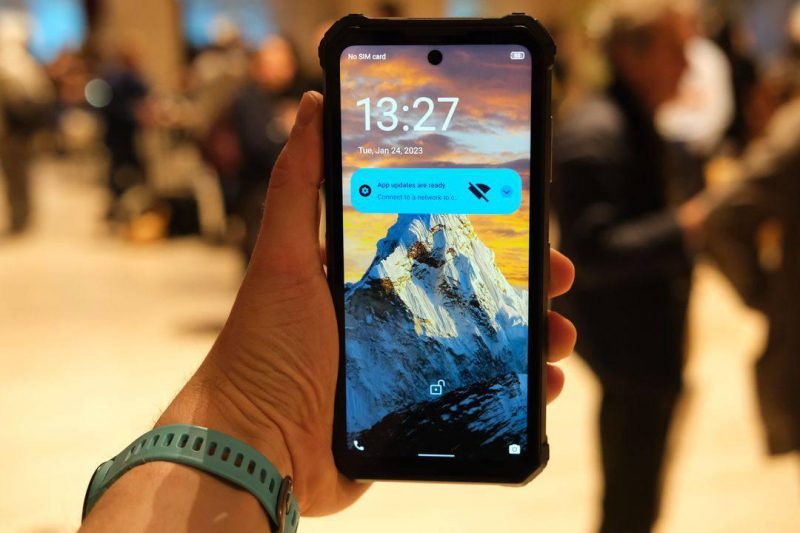 Energizer представила смартфон с батареей 28 000 мАч и весом 600 г / фото Energizer Energizer представила смартфон с батареей 28 000 мАч и весом 600 г / фото Energizer