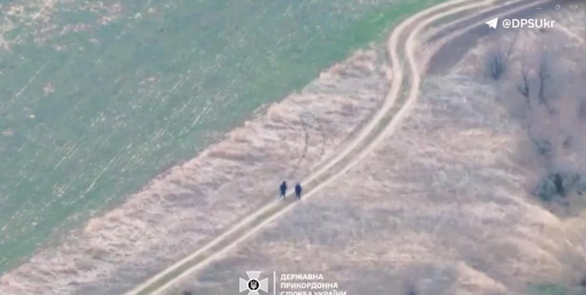 "Бегуны" попали в ловушку на границе / скриншот "Бегуны" попали в ловушку на границе / скриншот