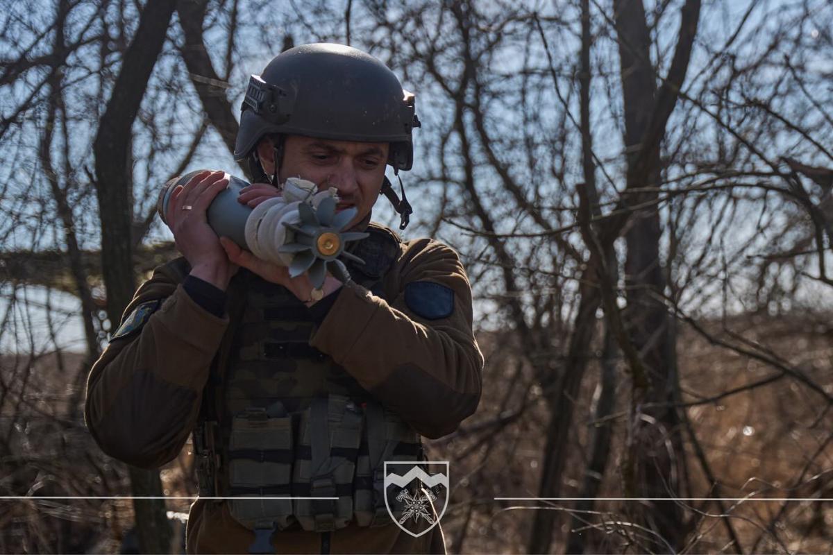 Боєць НГУ розповів про ситуацію на Бахмутському напрямку / фото 10 окрема гірсько-штурмова бригада «Едельвейс» Боєць НГУ розповів про ситуацію на Бахмутському напрямку / фото 10 окрема гірсько-штурмова бригада «Едельвейс»