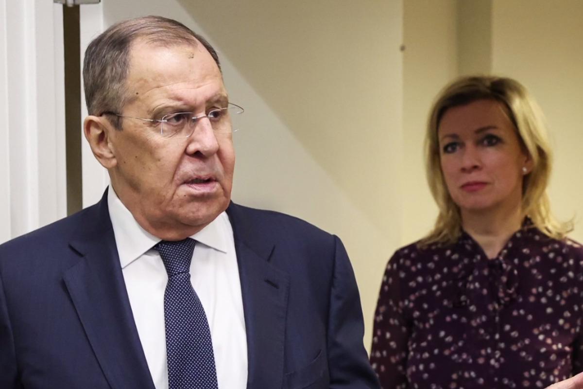 Захарова сказала росЗМІ, що думає про "почуття ліктя" Лаврова / скріншот Захарова сказала росЗМІ, що думає про "почуття ліктя" Лаврова / скріншот