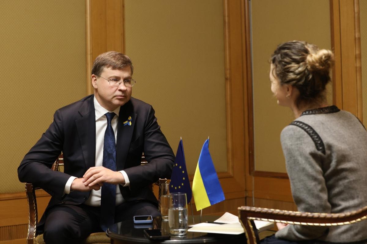 The countries that have not yet imposed sanctions against Russia give it a certain space for "maneuvering", Dombrovskis admitted / photo by Viktor Kovalchuk, UNIAN