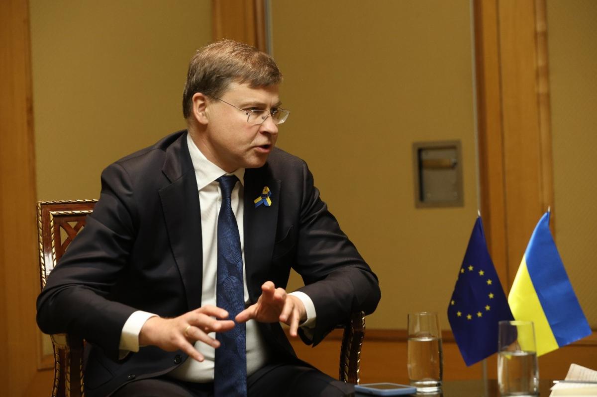 Домбровскіс визнав, що Китай грає не на боці ЄК у питанні антиросійських санкцій / фото Віктор Ковальчук, УНІАН Домбровскіс визнав, що Китай грає не на боці ЄК у питанні антиросійських санкцій / фото Віктор Ковальчук, УНІАН