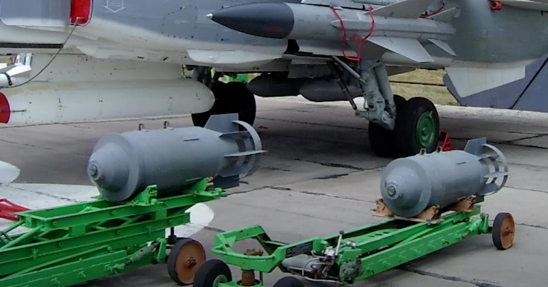 Окупанти почали використовувати на фронті ФАБ-1500 / скріншот з відео Окупанти почали використовувати на фронті ФАБ-1500 / скріншот з відео