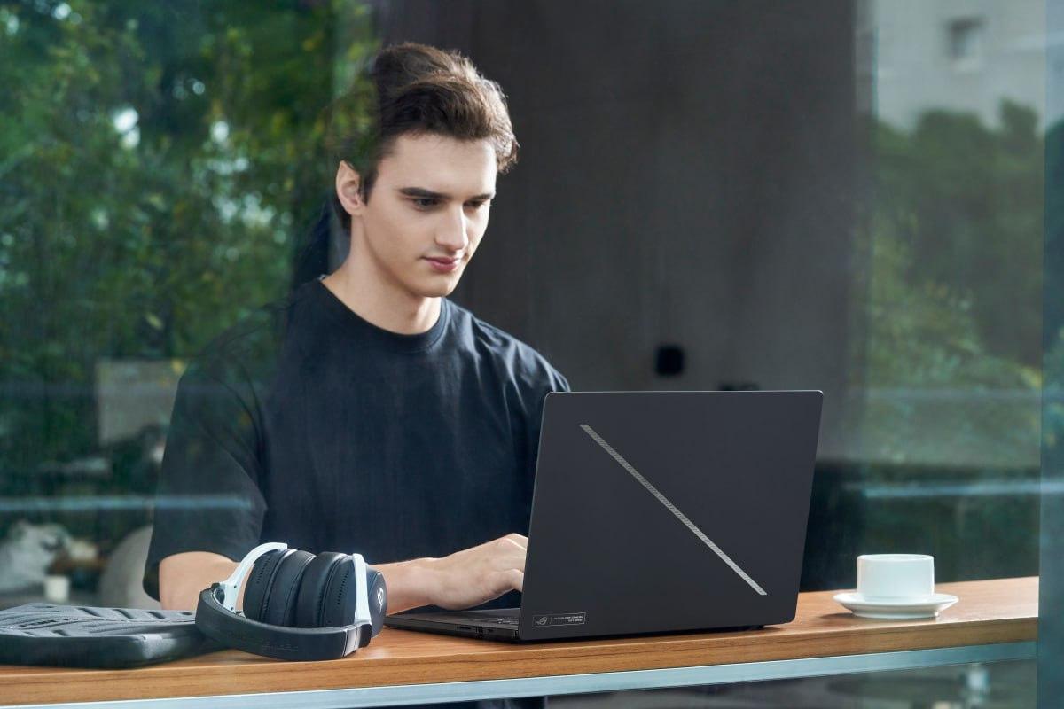 ROG Zephyrus G16 – тонкий і потужний ігровий ноутбук з OLED-екраном ROG Zephyrus G16 – тонкий і потужний ігровий ноутбук з OLED-екраном