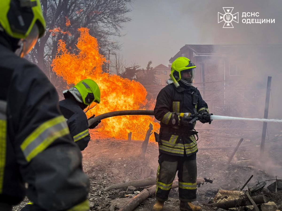 Россияне 15 марта выпустили несколько ракет по Одессе / фото ГСЧС