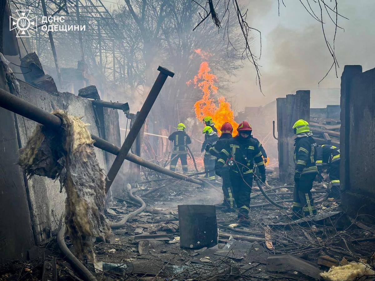 Одеса сьогодні опинилася під ударом з боку росіян, вже відомо про понад 10 жертв / фото t.me/odeskaODA Одеса сьогодні опинилася під ударом з боку росіян, вже відомо про понад 10 жертв / фото t.me/odeskaODA