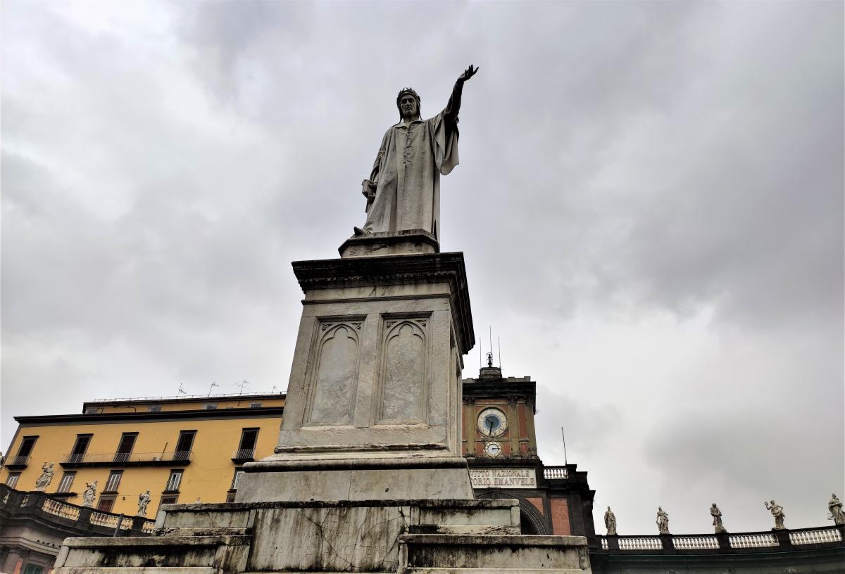 Пам'ятник Данте в Неаполі / фото Марина Григоренко