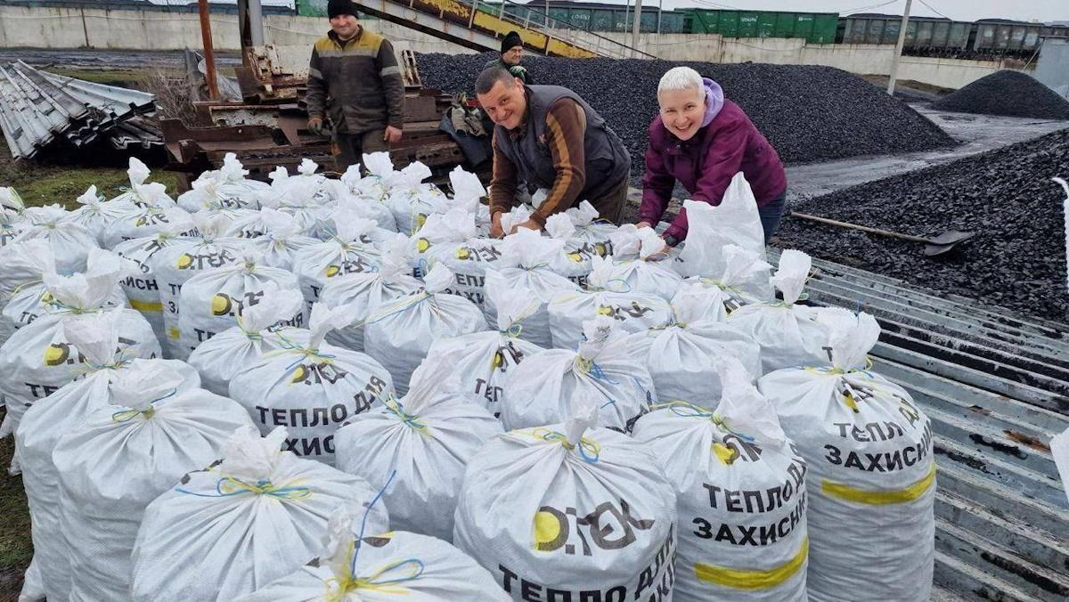 Мешки с углем отправили защитникам на Донецкое и Запорожское направления / фото ДТЭК Мешки с углем отправили защитникам на Донецкое и Запорожское направления / фото ДТЭК