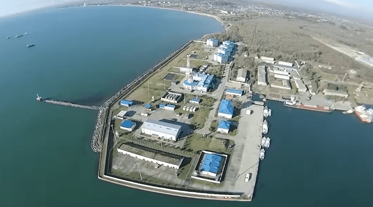Будівництво військового порту в окупованому грузинському місті не зупиняється / скриншот Будівництво військового порту в окупованому грузинському місті не зупиняється / скриншот