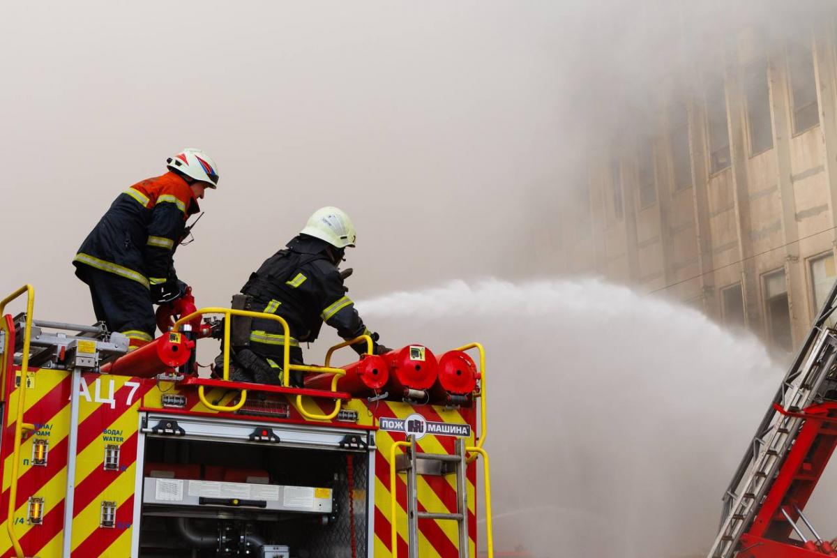 Під завалами можуть перебувати до десяти людей / фото t.me/synegubov