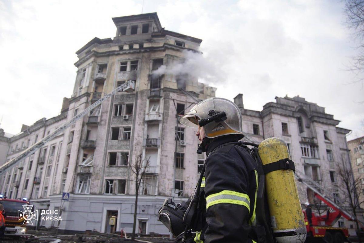 Київ обстріляли ракетами 21 березня / фото ДСНС