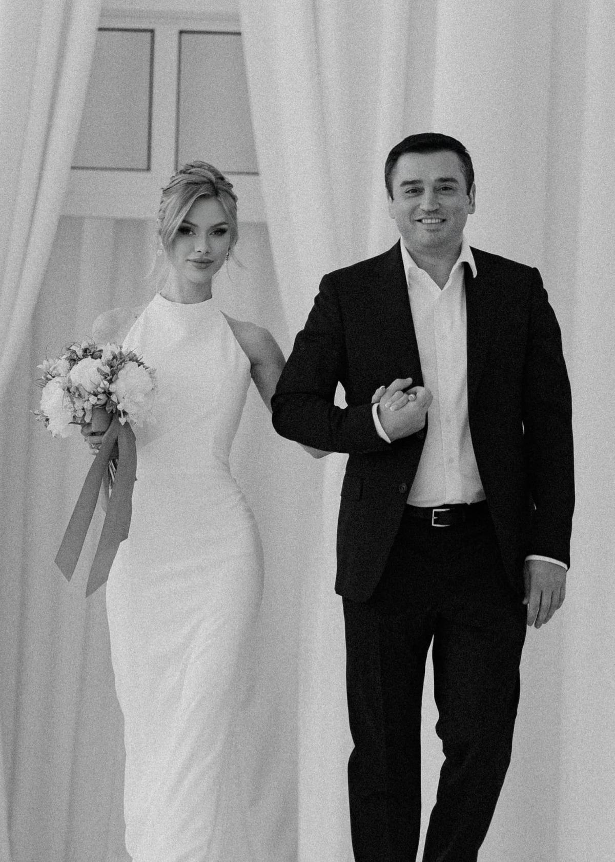 'Міс Україна Всесвіт' уперше показала свого чоловіка-чиновника (фото) 'Міс Україна Всесвіт' уперше показала свого чоловіка-чиновника (фото)