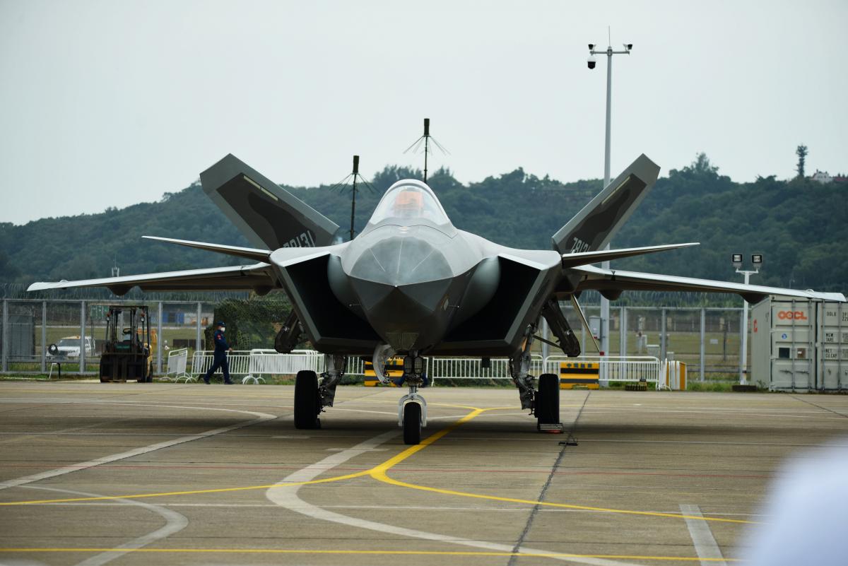 Китайський стелс-винищувач Chengdu J-20 на виставці Airshow China у Чжухаї / Фото - Getty Images