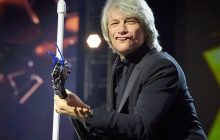 "Ще відновлююся": виконавець легендарного хіта "It's My Life" розповів про важку операцію