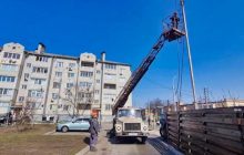 За неделю ДТЭК вернул свет почти 300 тысячам семей, которые были без электричества из-за обстрелов энергосистемы