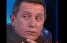 "Ребята, это безумие": австралийского ведущего едва не задушили в прямом эфире (видео)