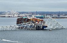 Капитаном судна, разрушившего мост в США, мог быть украинец: новые детали аварии (фото)