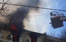В Одесі сталася масштабна пожежа у будинку: загинув рятувальник (фото, відео)