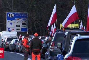 Польские машины ввозят российскую продукцию, пока украинские фуры заблокированы