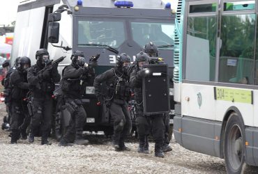Франция может разрешить своему спецназу пересекать границу Украины, - Le Monde