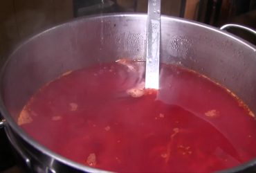 Перший український ресторан в Амстердамі: зелений борщ навиворіт і київська котлета в каштанах