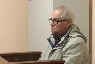 Суд допитує свідків у справі сторожа поліклініки, який вчасно не відімкнув укриття під час обстрілу