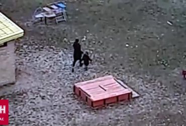 Скандал в детском саду: воспитательница дергала и пинала детей