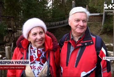Дивовижна історія кохання поважної пари: молодята відправилися на курорт
