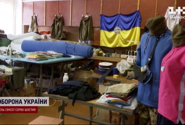 Самый настоящий цех по пошиву одежды в школе: как школьники шьют для раненых бойцов